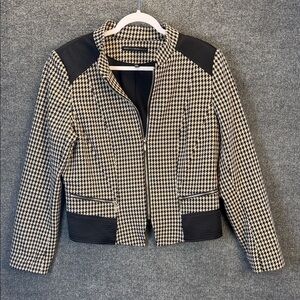 White House Black Market Black and Cream Houndstooth Zip Blazer Size 16